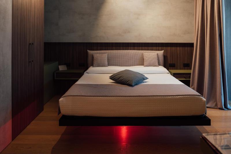 Suite with Spa Access image 2