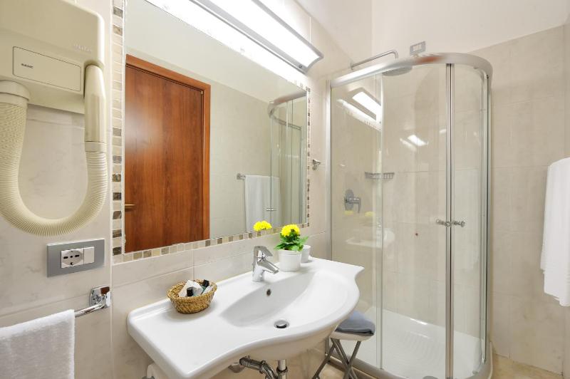 Single Room image 3