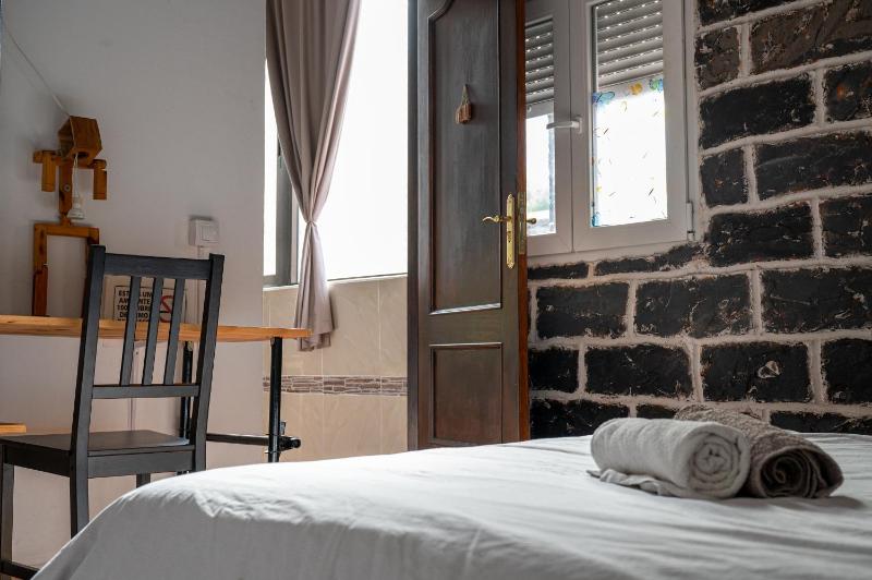 Double Room image 3