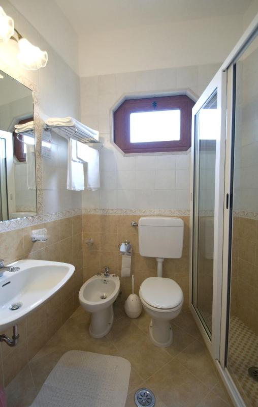 Double Room image 4