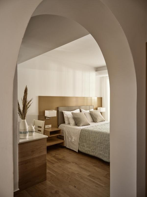 Double or Twin Room image 3