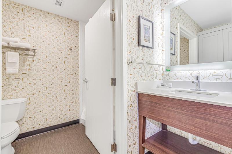 Standard Room with Two Queen Beds image 2