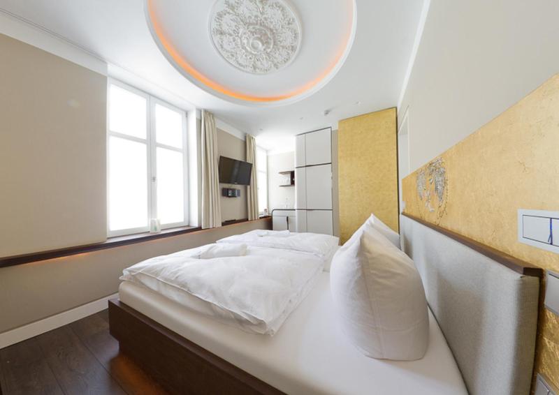Deluxe Double Room image 2