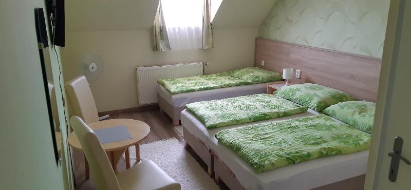 Triple Room image 3