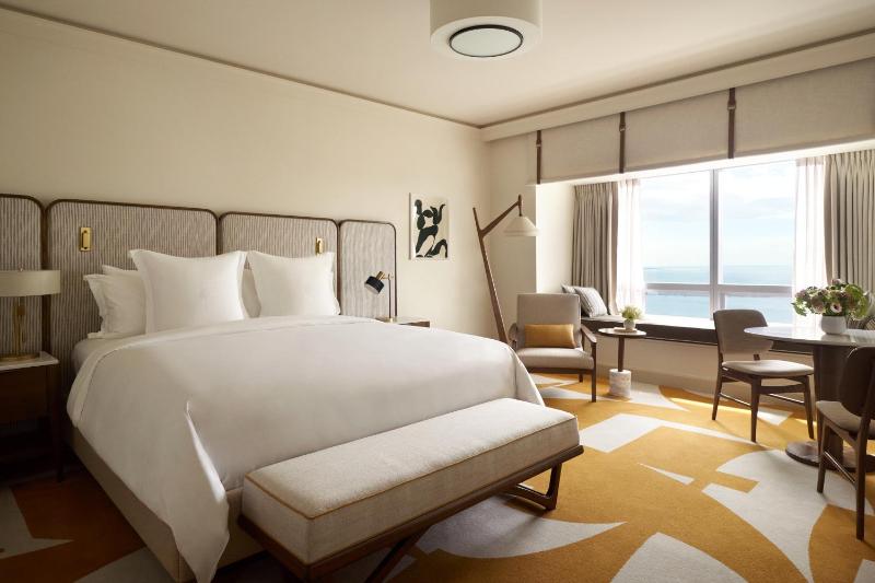 Bayfront Accessible Room King Bed image 3