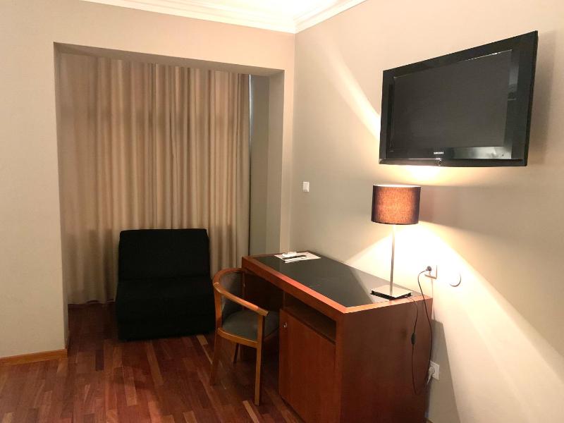 Twin Room image 2