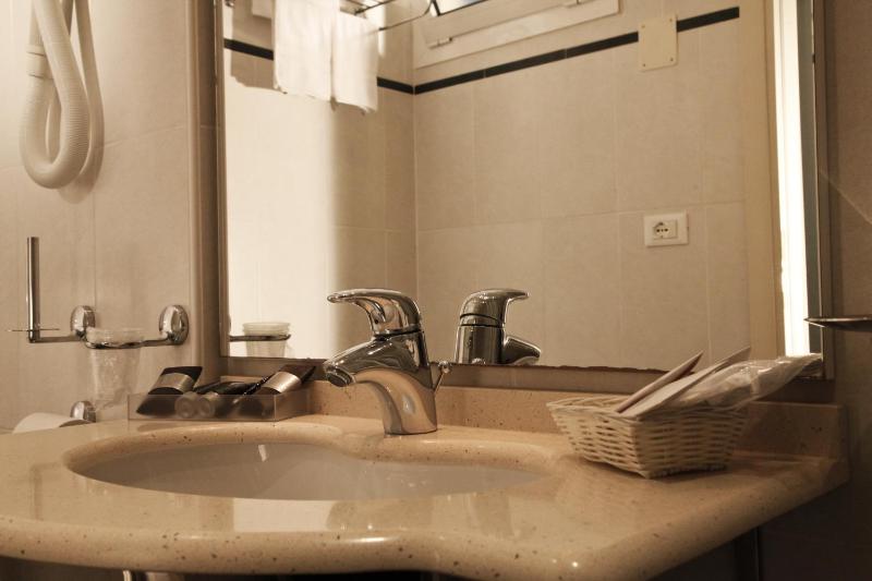 Single Room with Balcony image 4