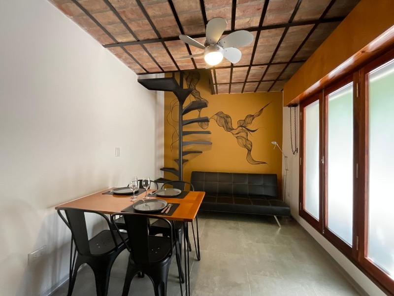 Encantador Duplex cerca de todo - image 14