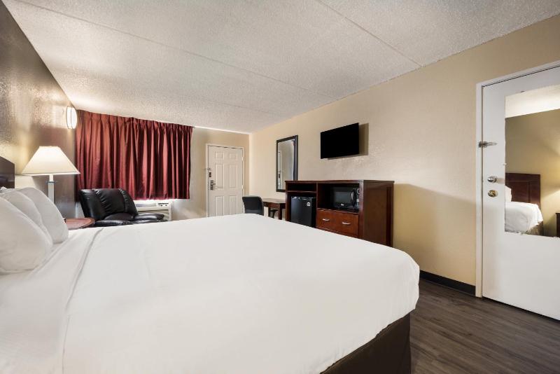King Room - Non-Smoking image 3