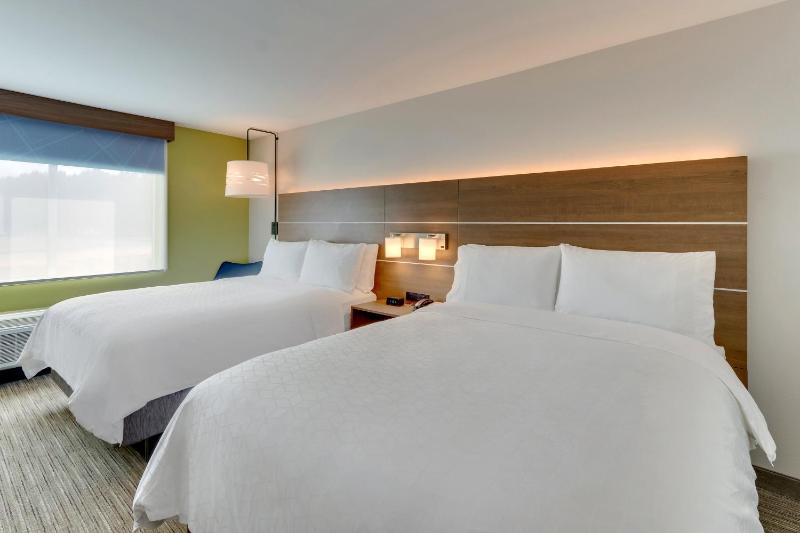 Standard Queen Room with Two Queen Beds image 2