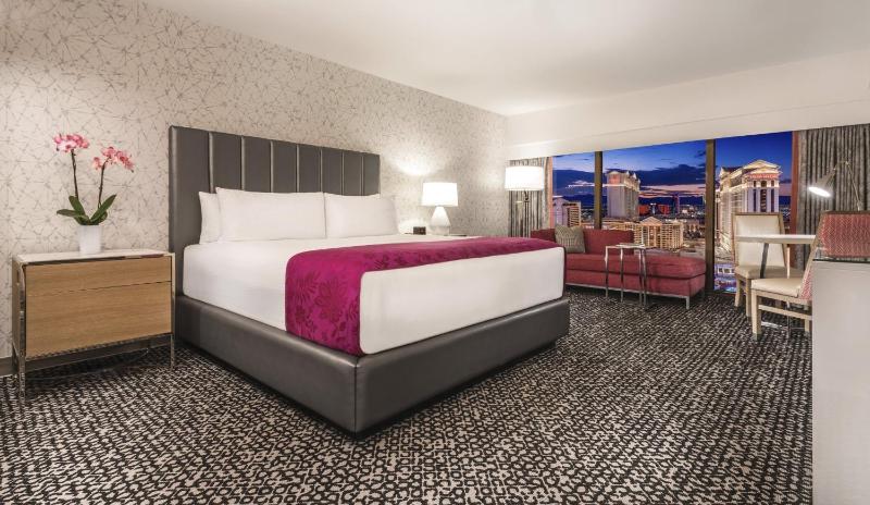 Flamingo Room, 1 King, Strip View, Non-Smoking