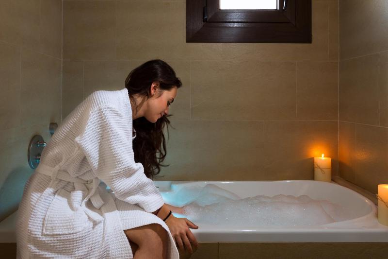 Superior Double Room with Spa Bath - Not Pet Friendly image 2