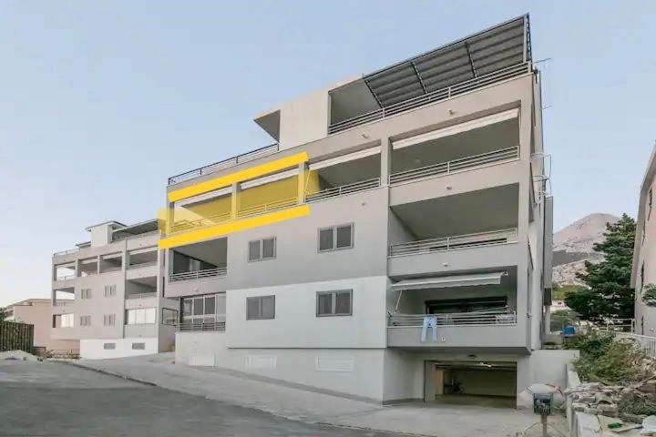 The view & art gallery apartment free parking - image 12
