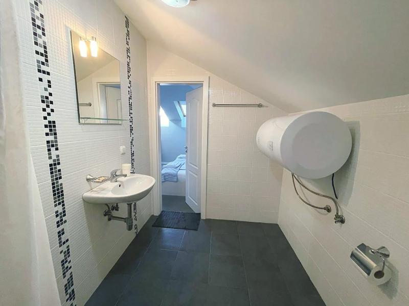 Deluxe Double Room - Attic image 2