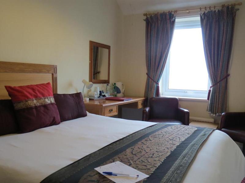 Standard Double Room image 4