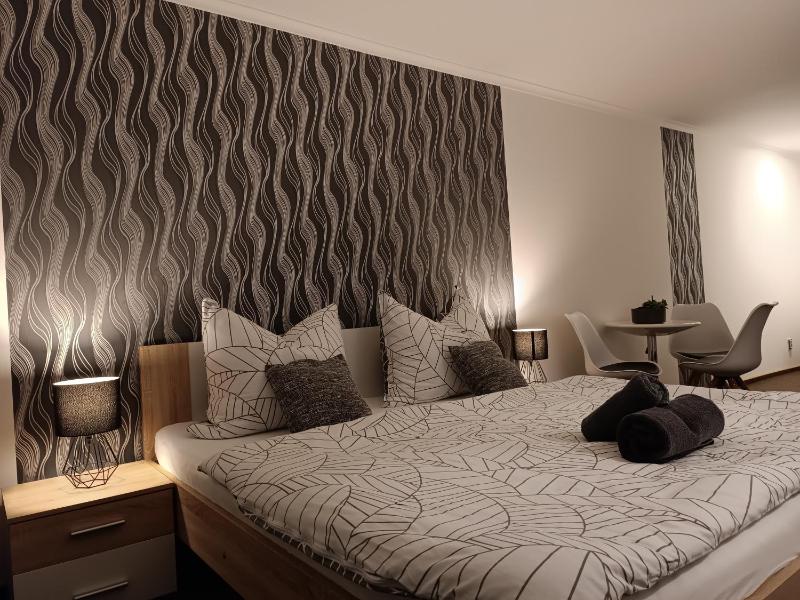 Triple Room with Bathroom image 2