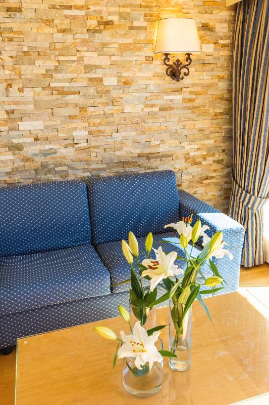 Penthouse Suite with Lake View image 2