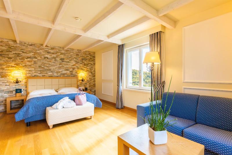 Exclusive Double Room with Garden View image 3