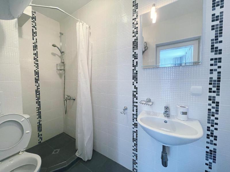 Double Room with Balcony image 2