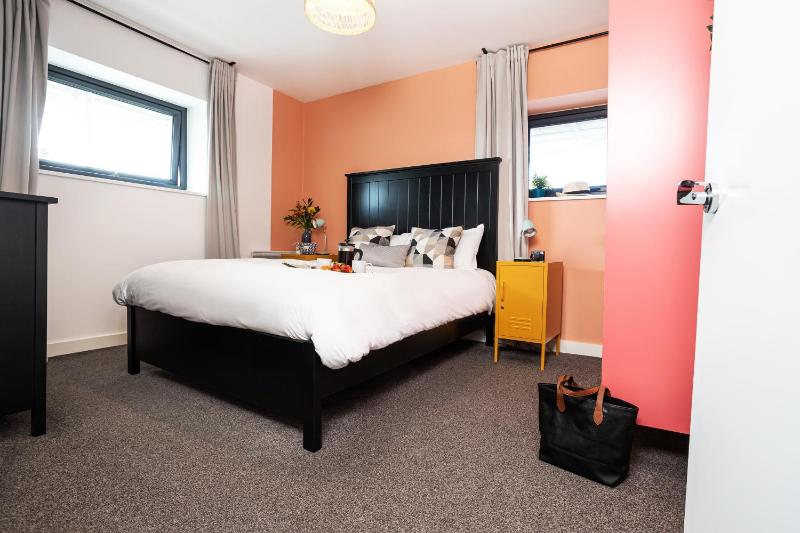 Apartment with City View and Balcony image 2