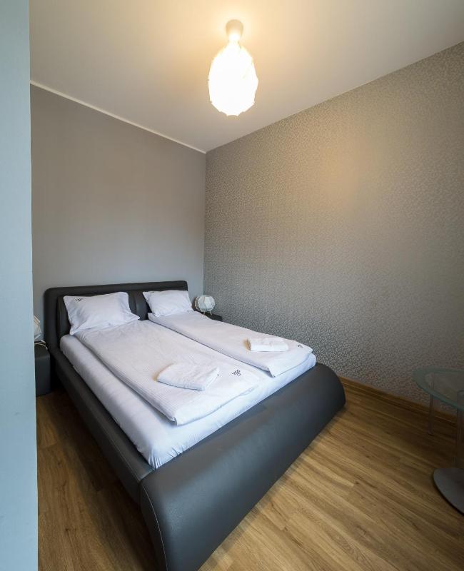 Deluxe Double Room with Shower image 3