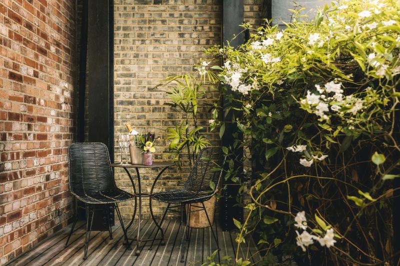 Terrace Room image 3