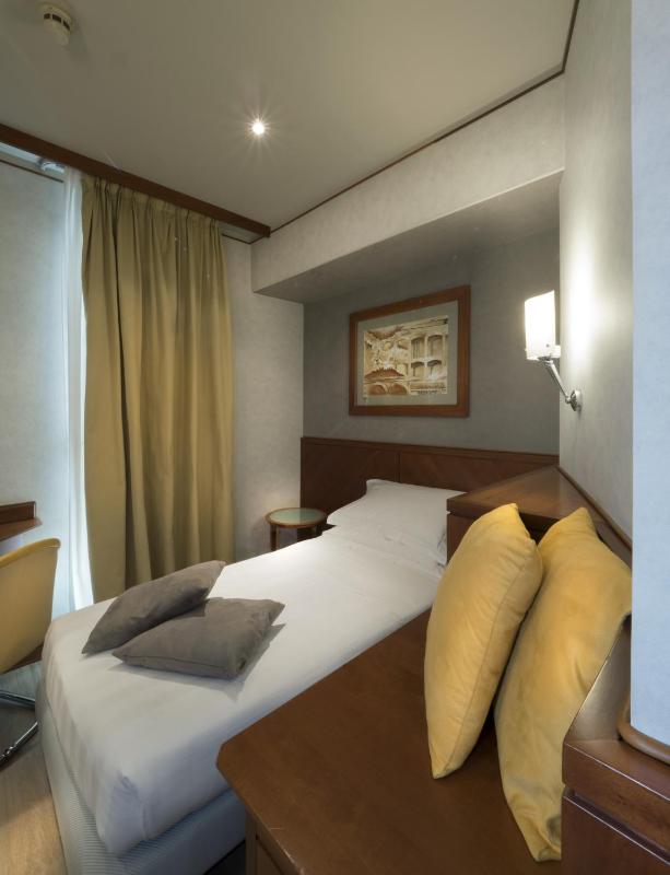Single Room image 4