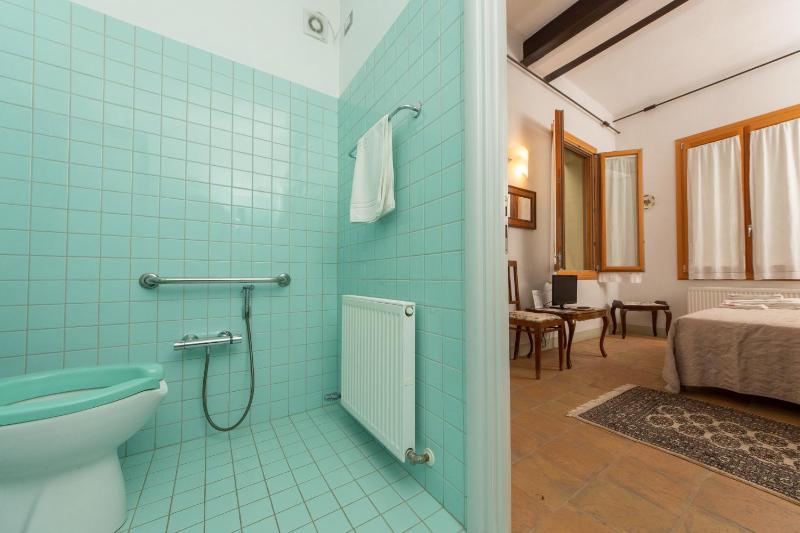 Double Room image 4