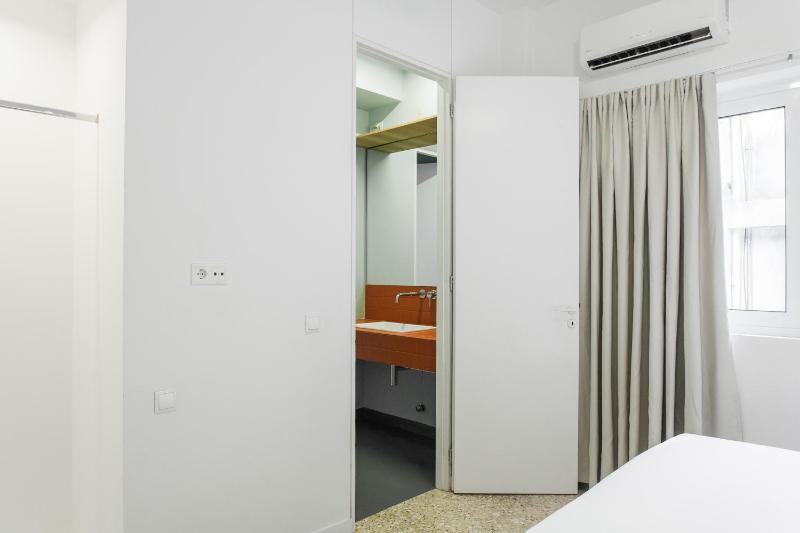 Central and Comfy with Private Balcony and Rooftop Access - CT3 - image 2