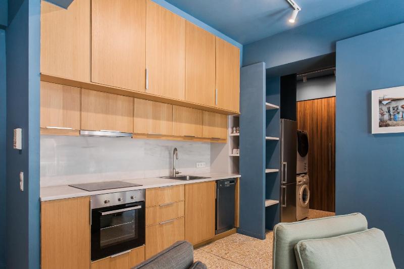Central and Comfy with Private Balcony and Rooftop Access - CT3 - image 3