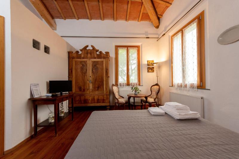 Deluxe Double Room (2 Adults + 1 Child) image 4