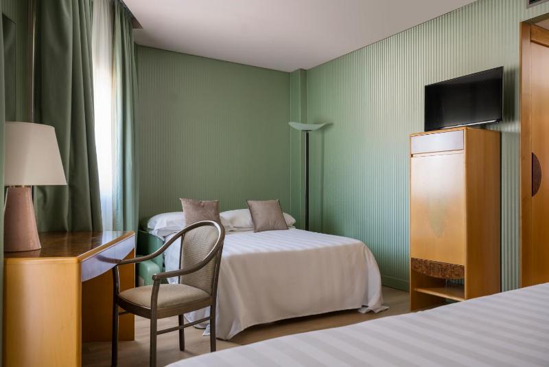 Quadruple Room image 3