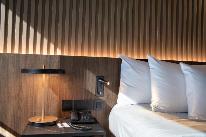 Double or Twin Room image 3
