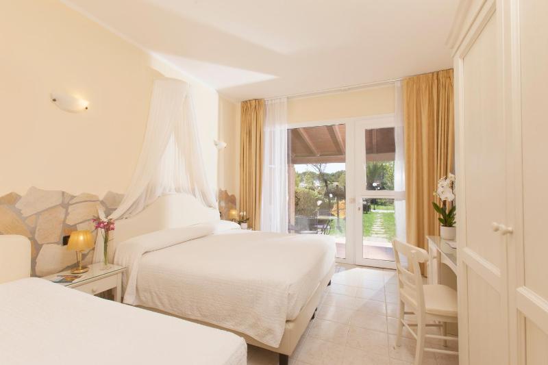 Superior Triple Room image 1