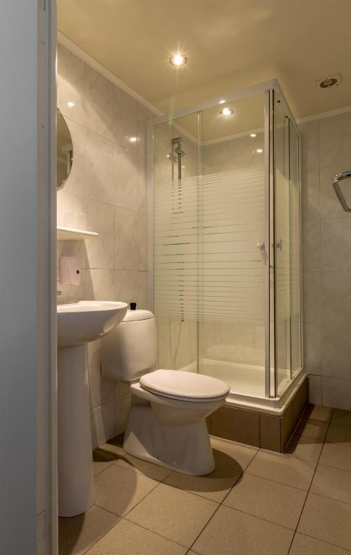 Triple Room with Bathroom image 3