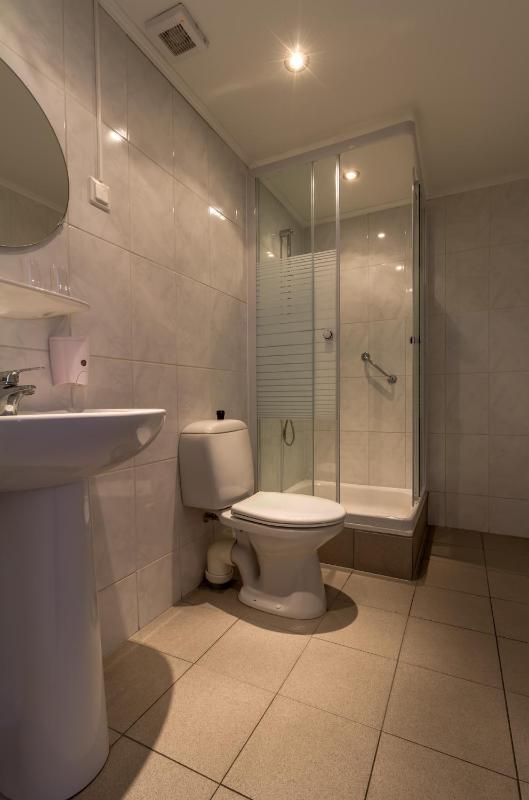 Quadruple Room with Bathroom image 3