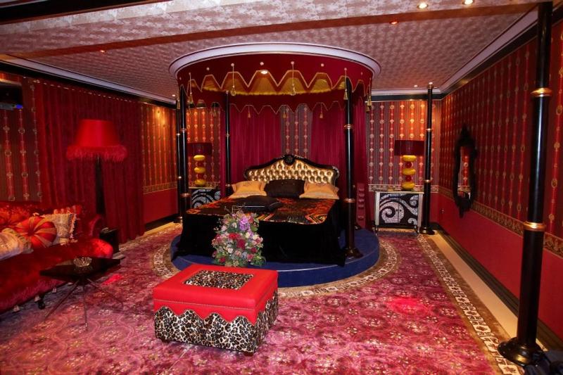 Deluxe King Suite image 2