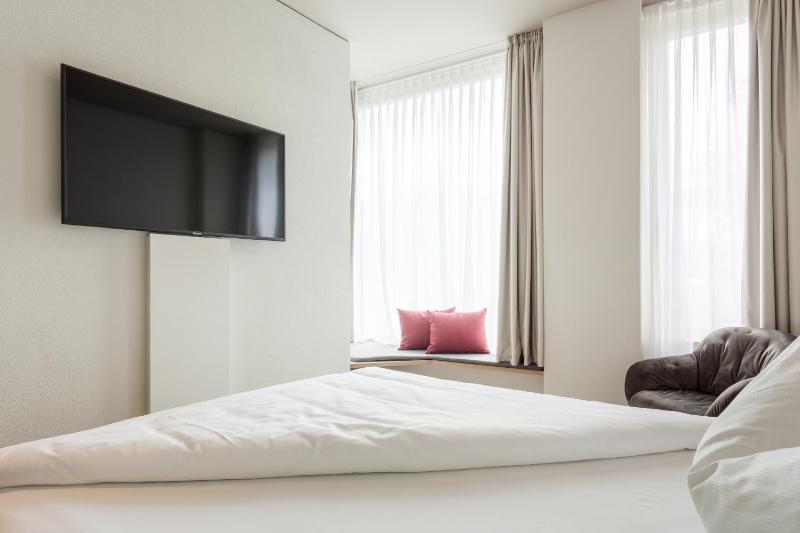 Comfort Single Room with Air Conditioning image 4