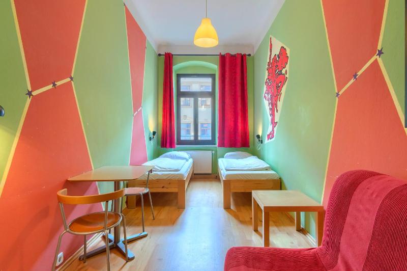 Twin Room with Shared Bathroom image 1