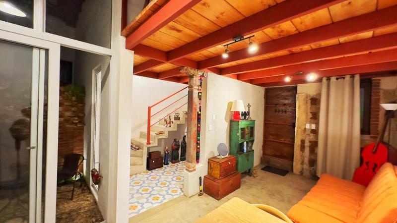Cozy Bohemian Loft Apartment close Central Plaza - image 7