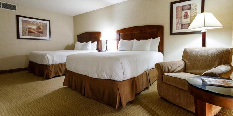 Premium Queen Room with Two Queen Beds image 3