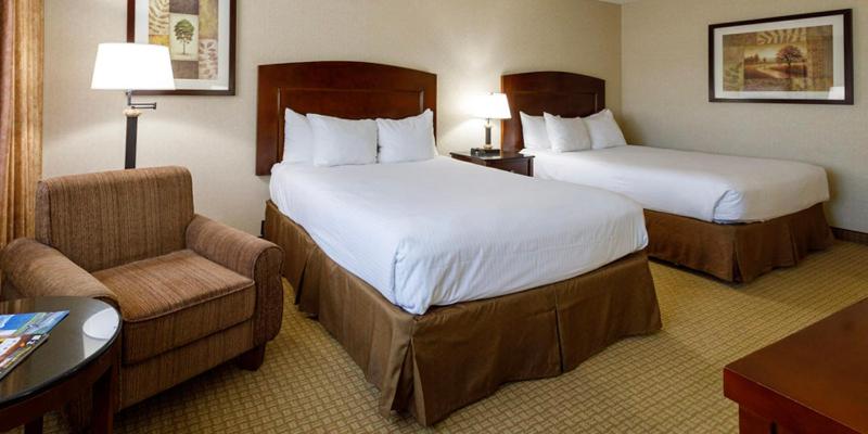 Deluxe Queen Room with Two Queen Beds image 4
