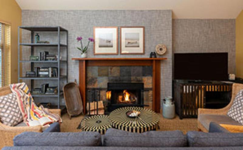 One-Bedroom Cottage with King Bed image 2
