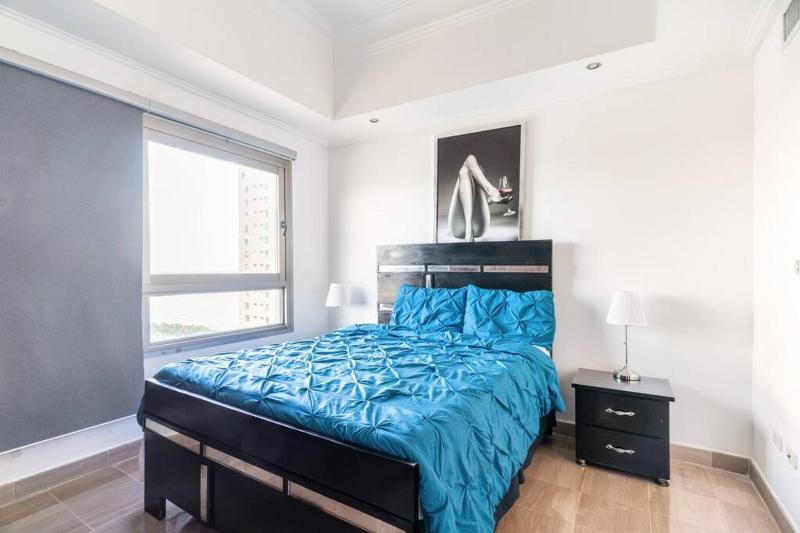 Luxurious 2BDR condo located in Prestigious Tower. - image 7