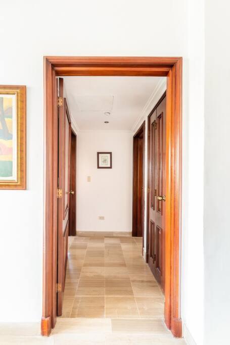 Luxurious 2BDR condo located in Prestigious Tower. - image 3