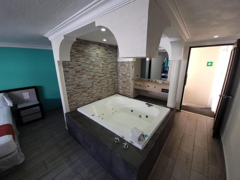 Real La Viga Motel - image 20