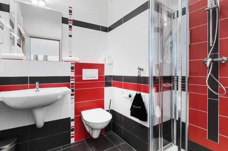 Double Room with Balcony image 2