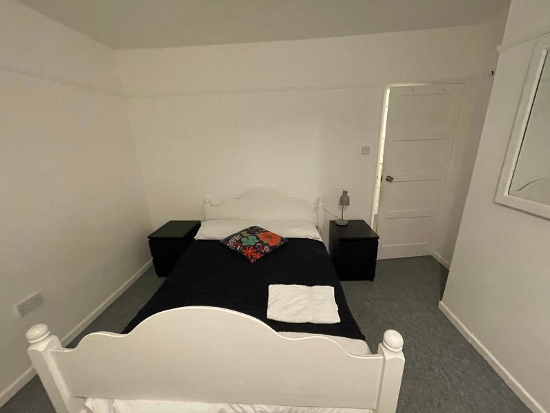 Double Room with Shared Bathroom image 3
