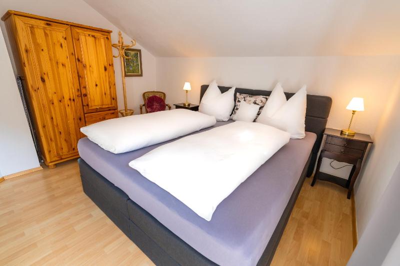 One-Bedroom Apartment image 1