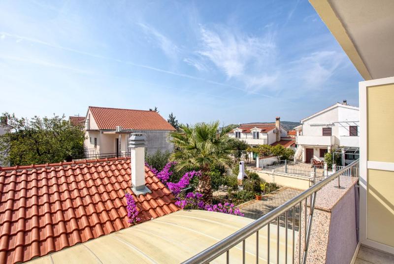 One-Bedroom Apartment with Balcony image 3